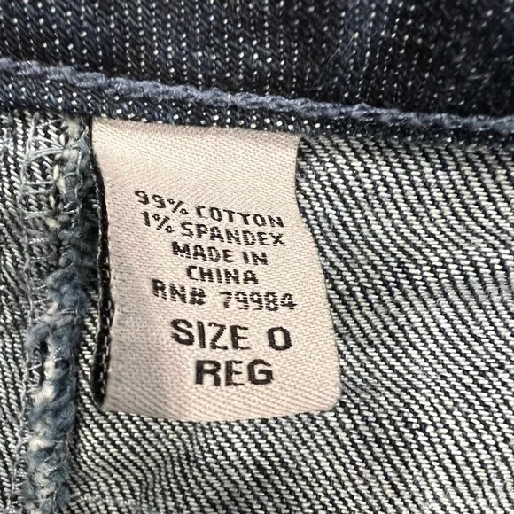 CHICOS Platinum Blue Jeans with Blue Floral Embroidered Back Pockets - Picture 7 of 11